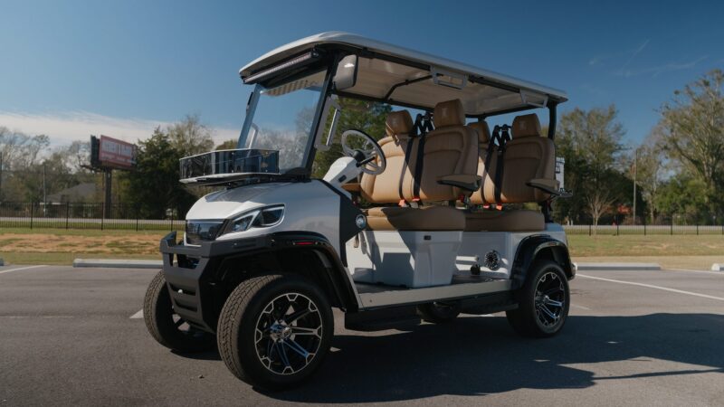Conquest S40F lifted 4-seater, front side view