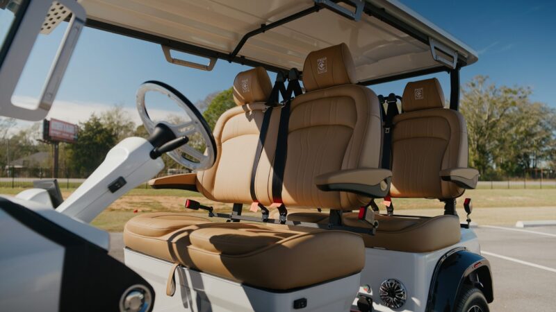 Conquest S40F forward-facing leather seating