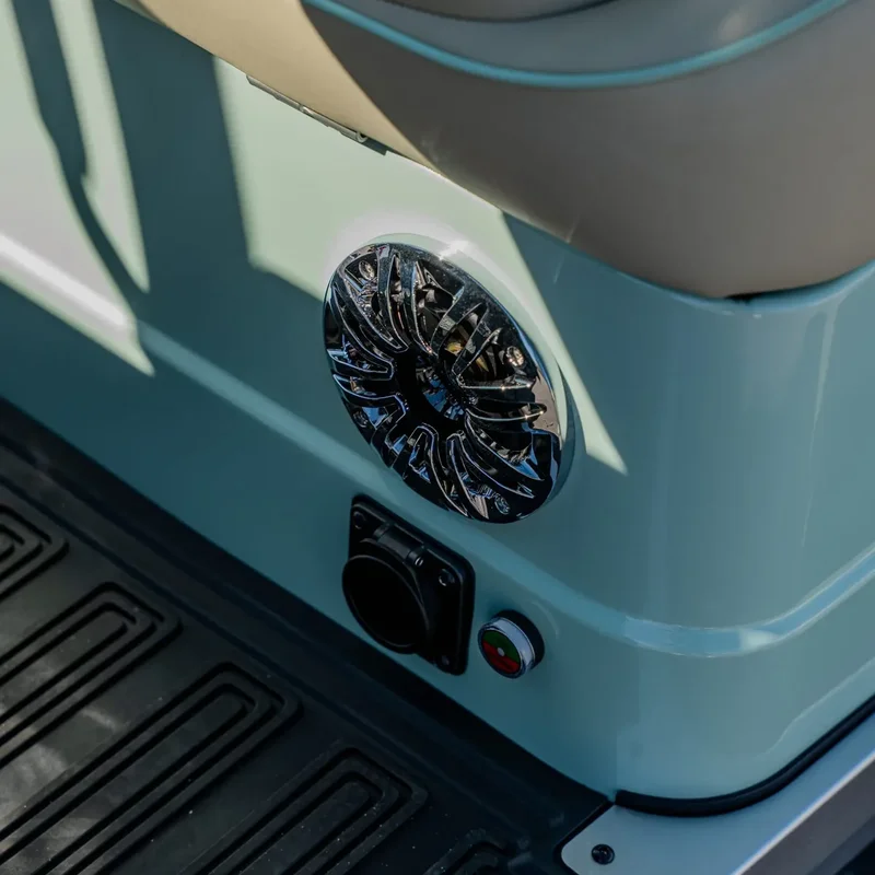 Conquest S20G rear storage and speaker